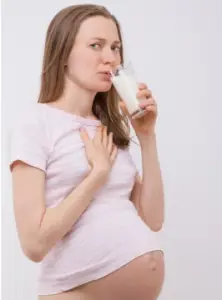 pregnant woman drinking milk