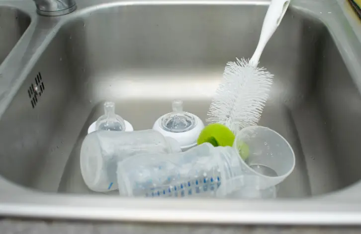 cleaning baby bottles